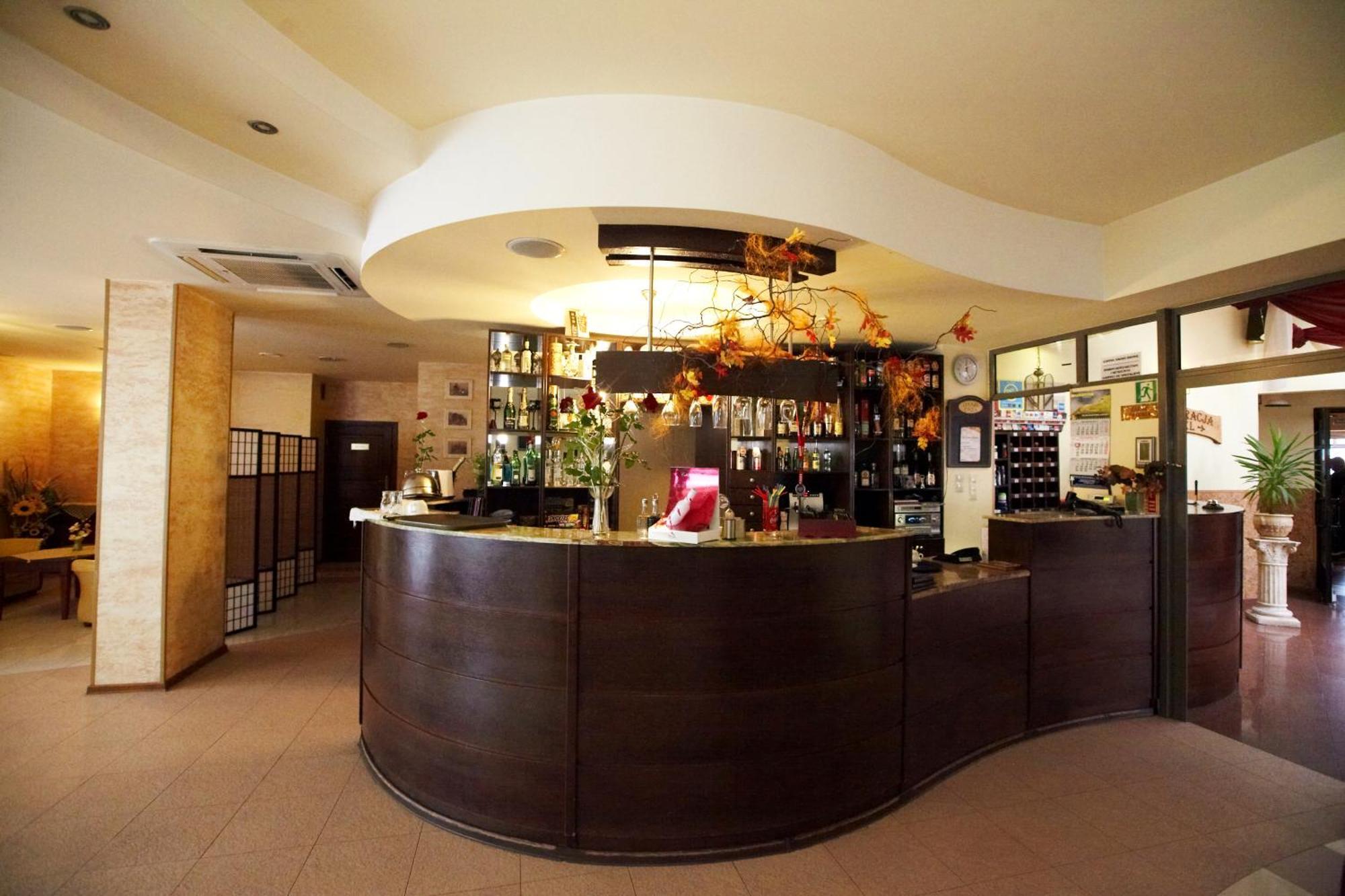 Hotel Dukat เบียวา พอดลาสกา ภายนอก รูปภาพ