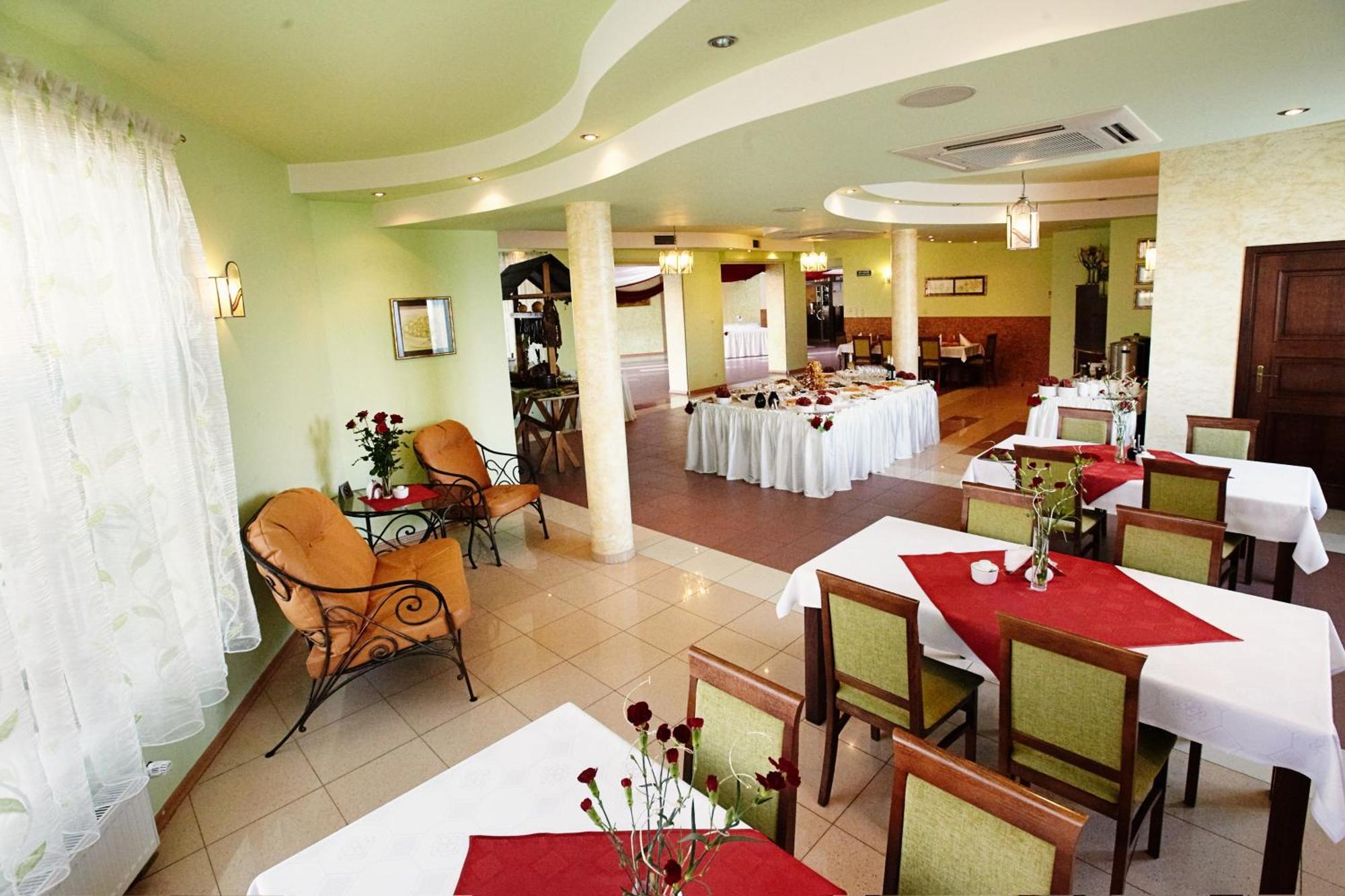 Hotel Dukat เบียวา พอดลาสกา ภายนอก รูปภาพ