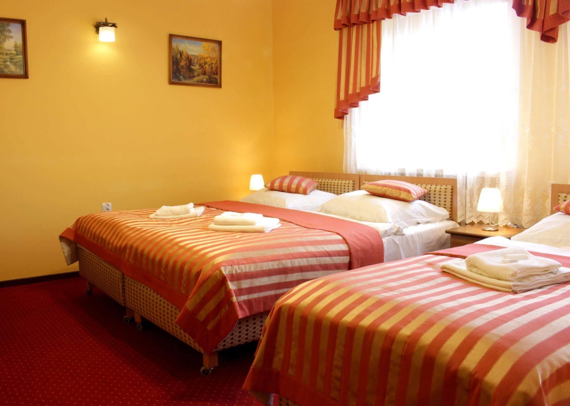 Hotel Dukat เบียวา พอดลาสกา ภายนอก รูปภาพ