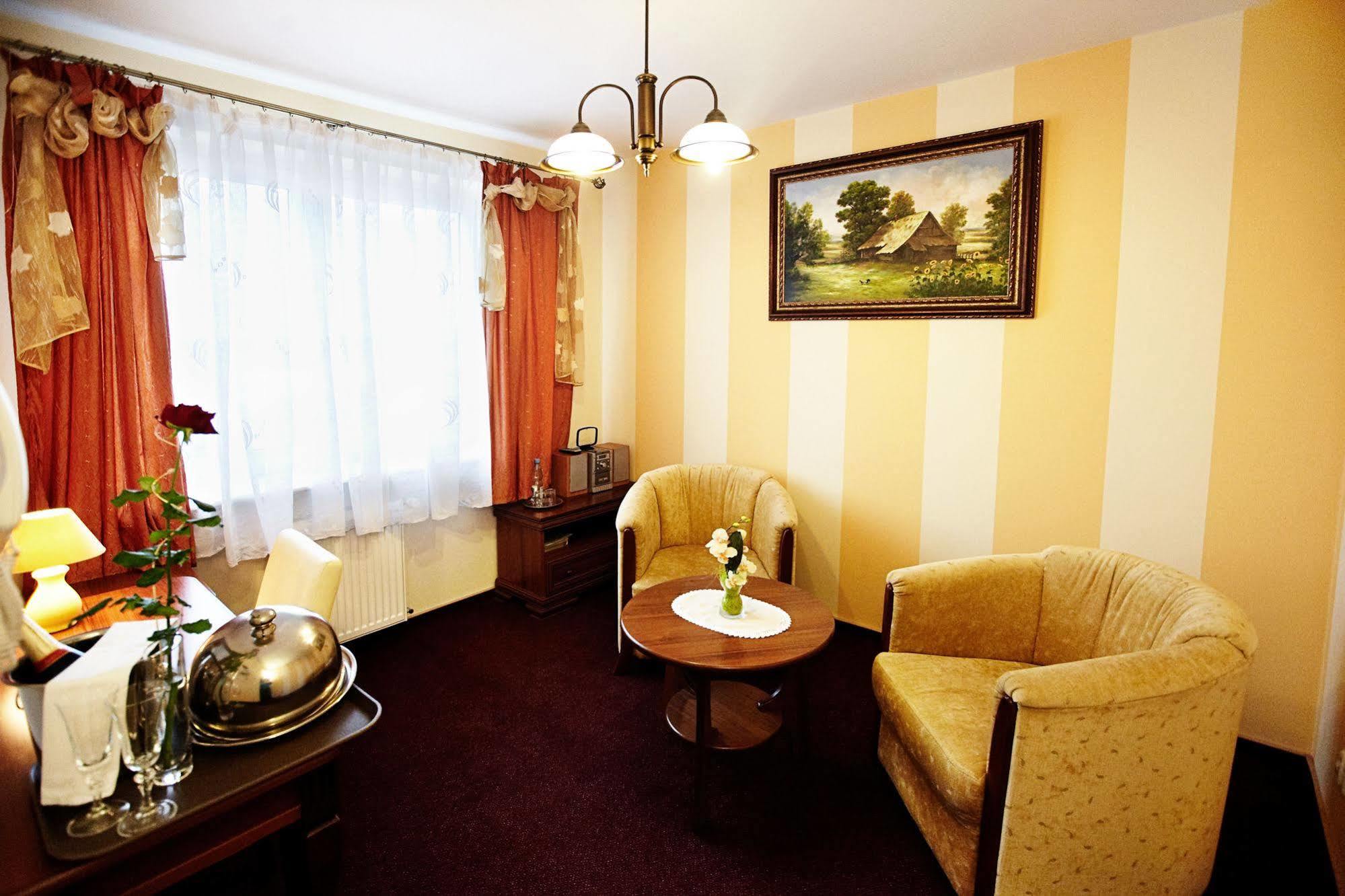 Hotel Dukat เบียวา พอดลาสกา ภายนอก รูปภาพ