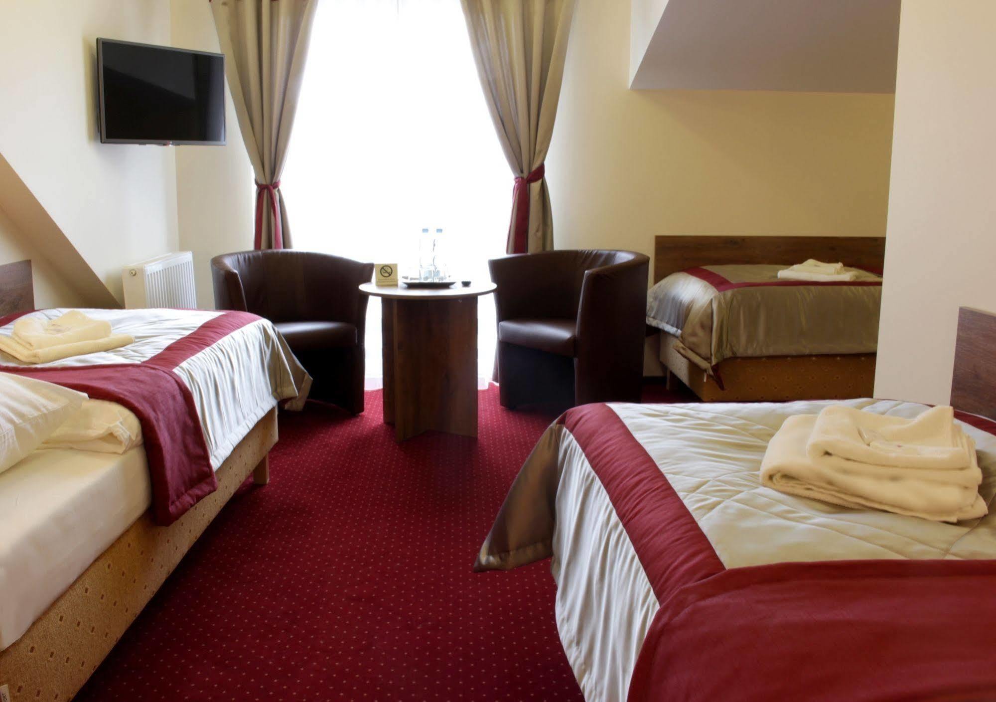 Hotel Dukat เบียวา พอดลาสกา ภายนอก รูปภาพ