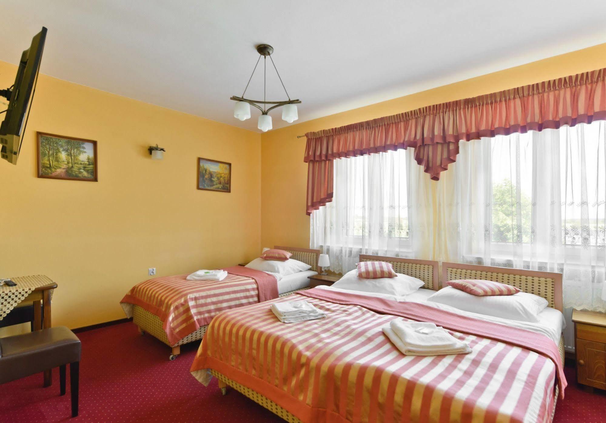 Hotel Dukat เบียวา พอดลาสกา ภายนอก รูปภาพ