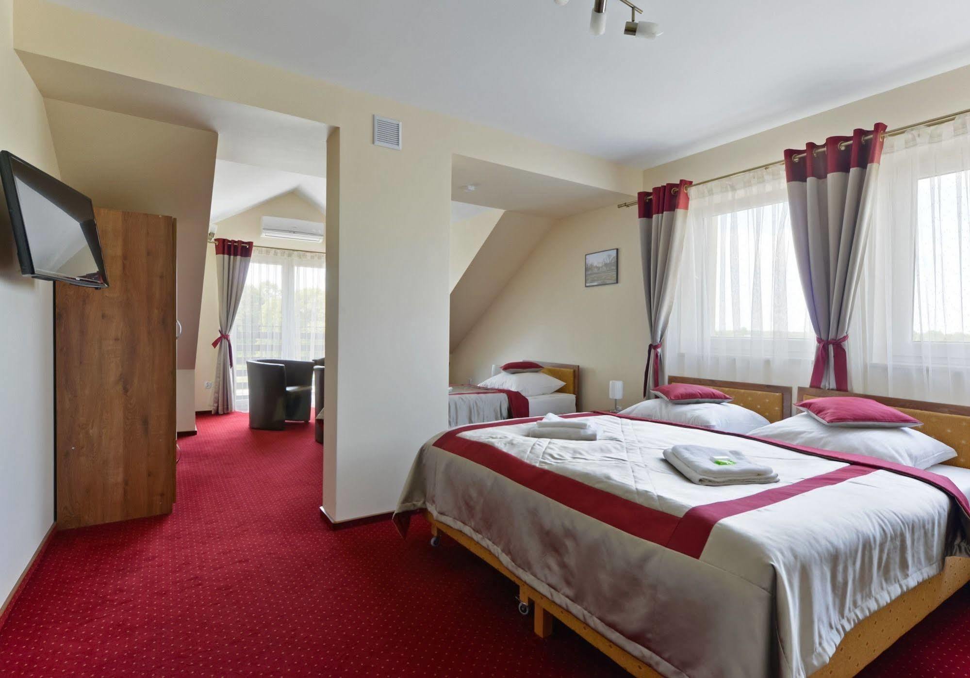 Hotel Dukat เบียวา พอดลาสกา ภายนอก รูปภาพ
